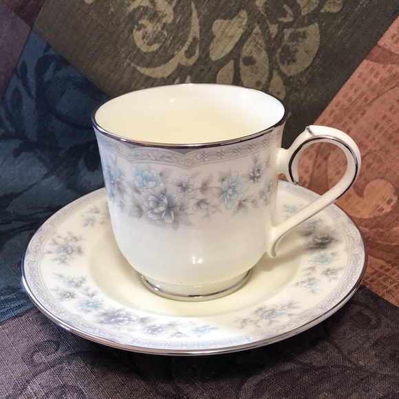 COPY - 🌟Vintage Noritake Fine Bone China🌟5 piece place setting. - Picture 3 of 16